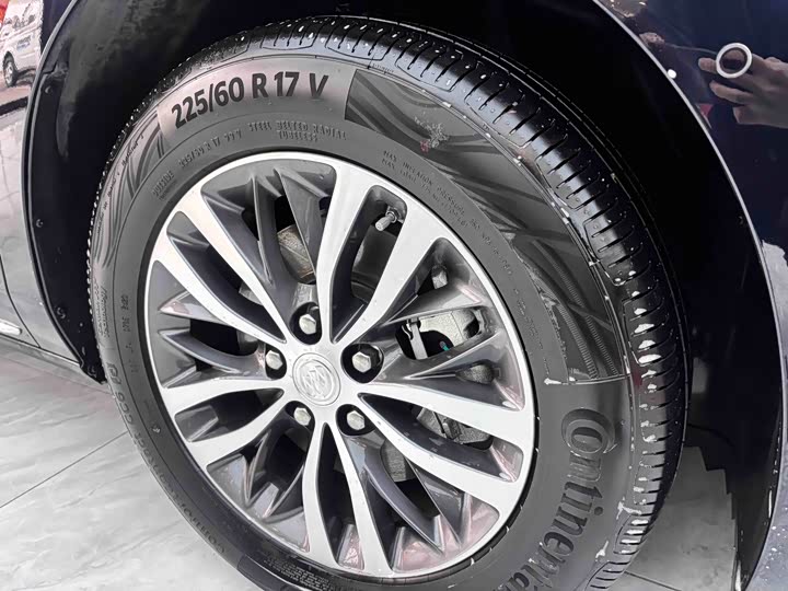 Фото 8 - Buick GL8 ES