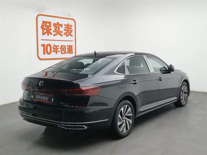Фото 2 - Volkswagen Passat Hybrid