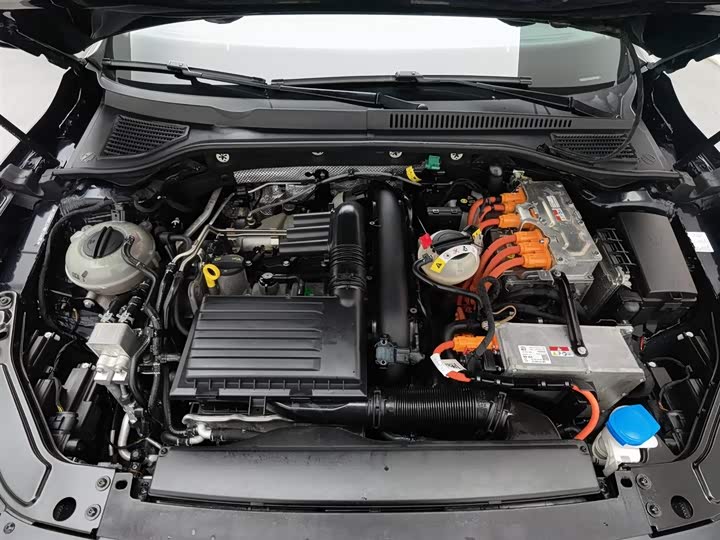 Фото 6 - Volkswagen Passat Hybrid