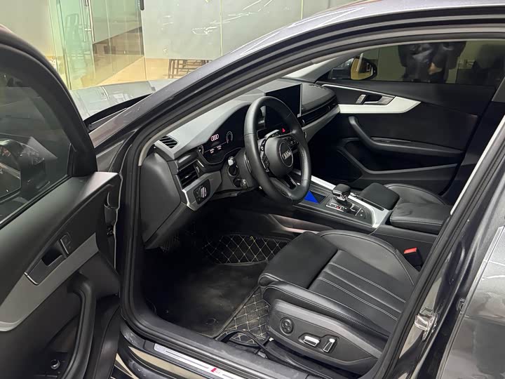 Фото 6 - Audi A4L