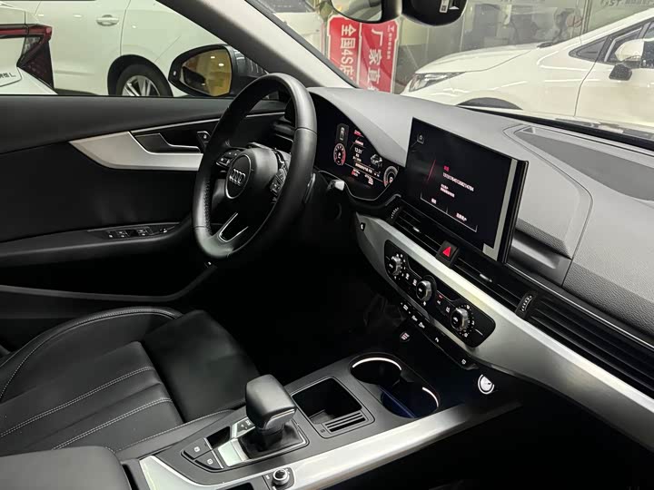 Фото 9 - Audi A4L