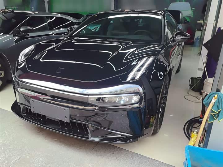 Фото 2 - Zeekr 001