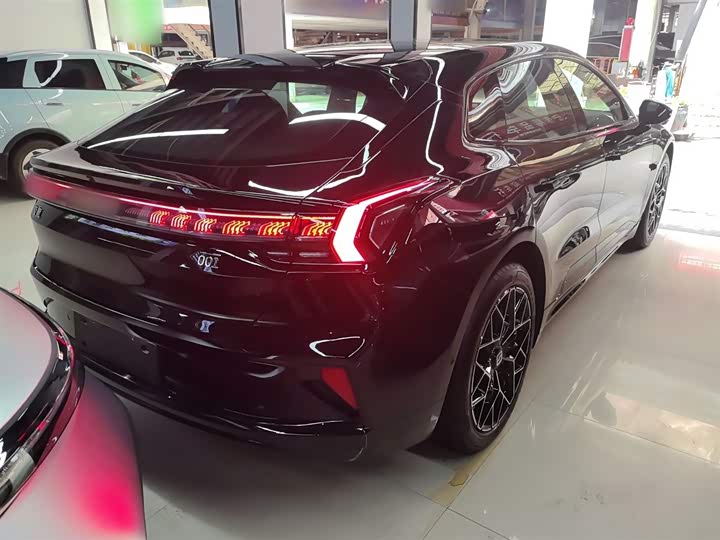 Фото 7 - Zeekr 001