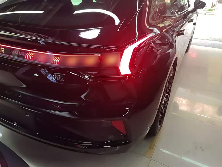 Фото 8 - Zeekr 001