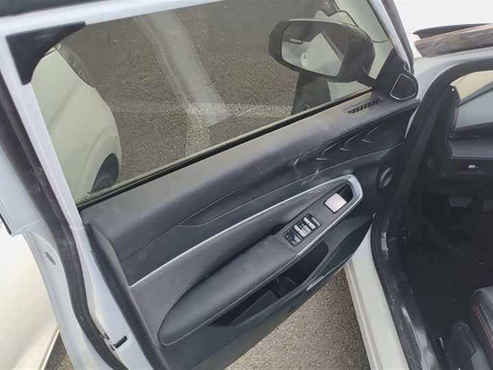 Фото 7 - Geely Atlas