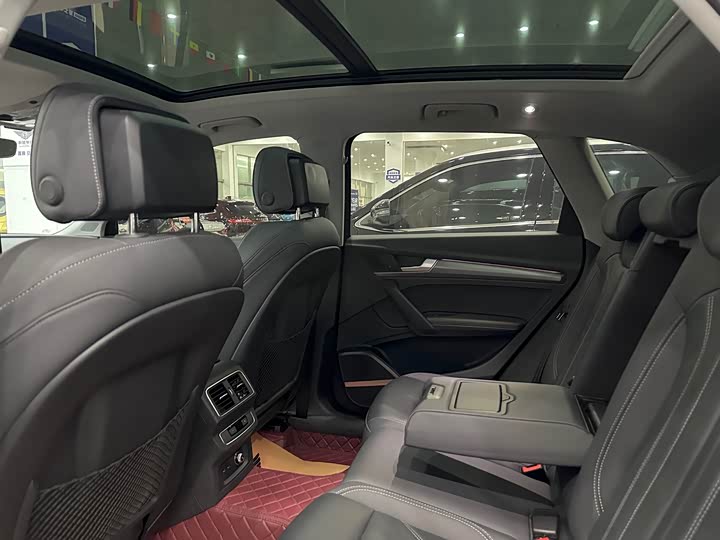 Фото 7 - Audi Q5L