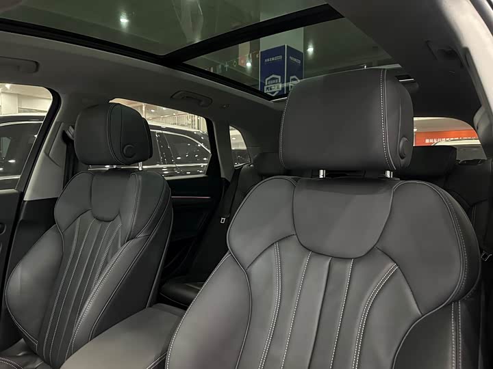 Фото 8 - Audi Q5L