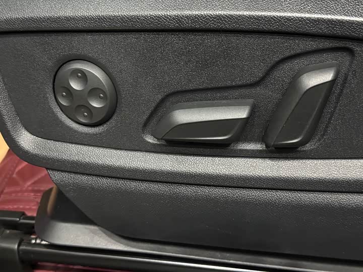 Фото 9 - Audi Q5L