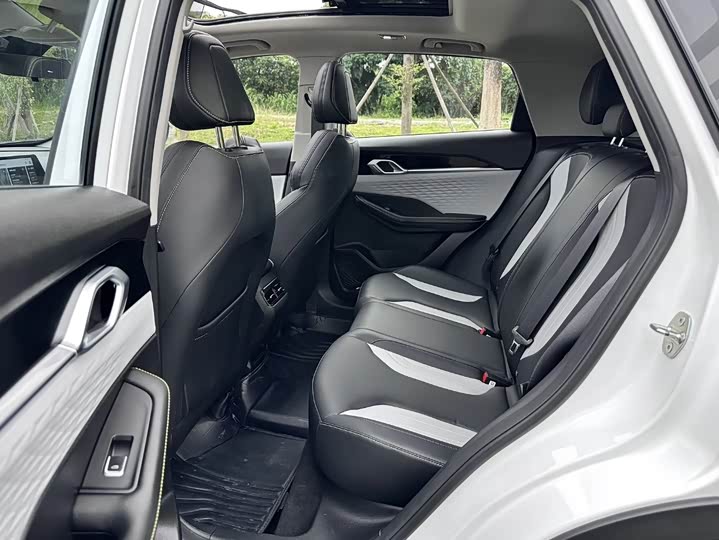 Фото 6 - Geely Coolray