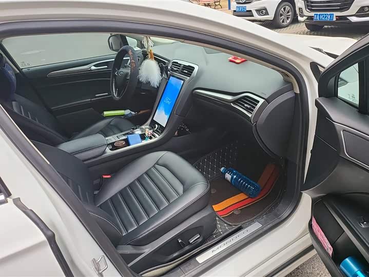 Фото 8 - Ford Mondeo