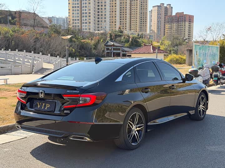 Фото 4 - Honda Accord