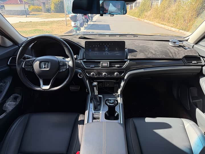 Фото 9 - Honda Accord