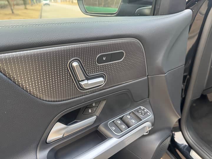 Фото 8 - Mercedes-Benz EQB