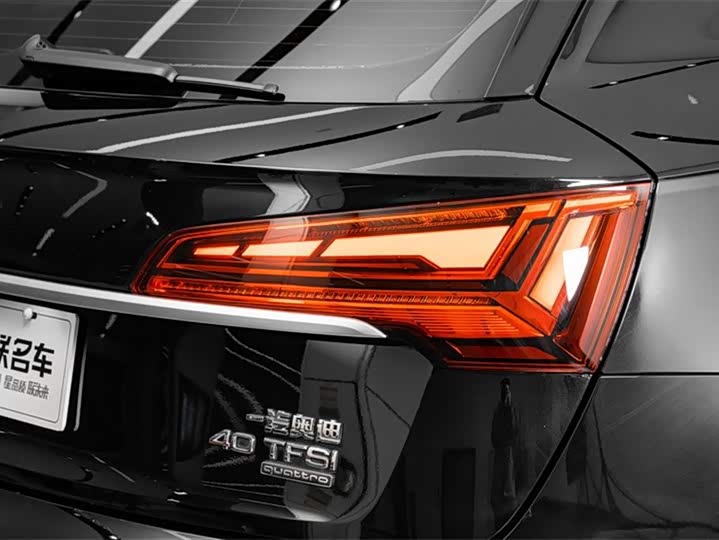 Фото 9 - Audi Q5L