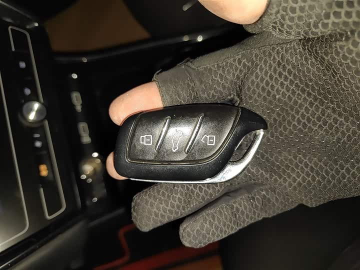 Фото 9 - Roewe i5