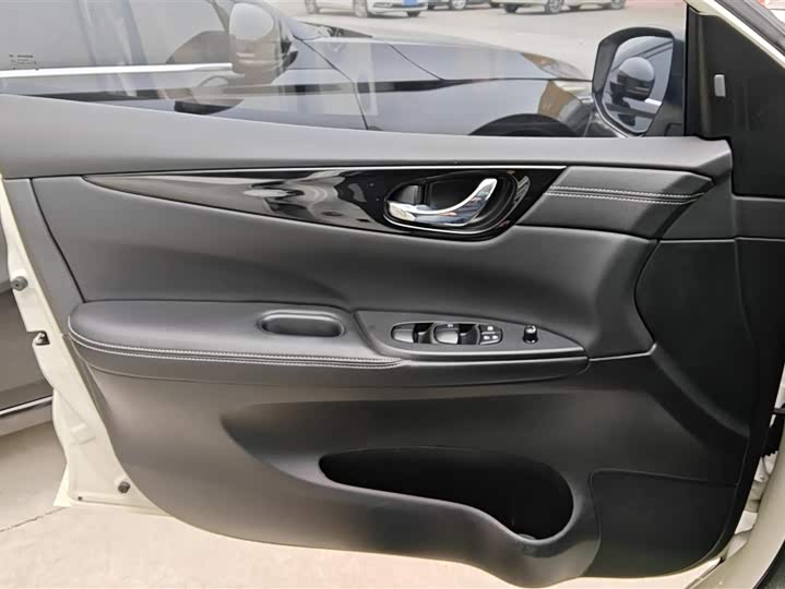 Фото 7 - Nissan Tiida