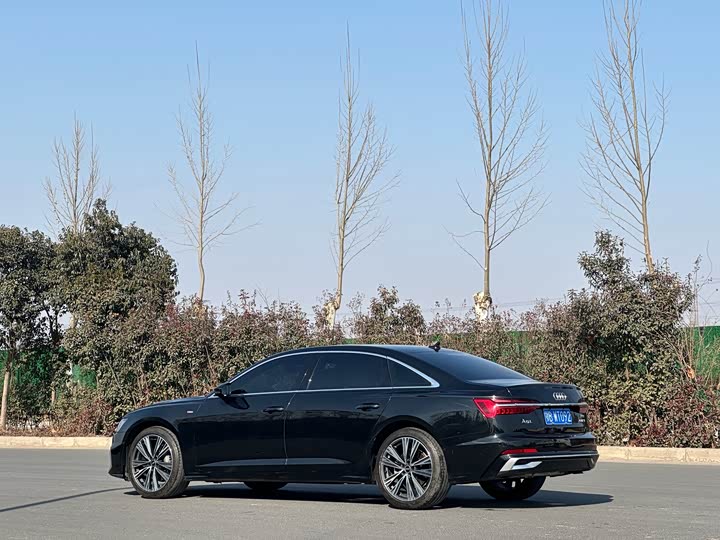 Фото 4 - Audi A6L