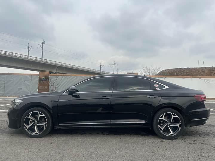 Фото 7 - Volkswagen Passat