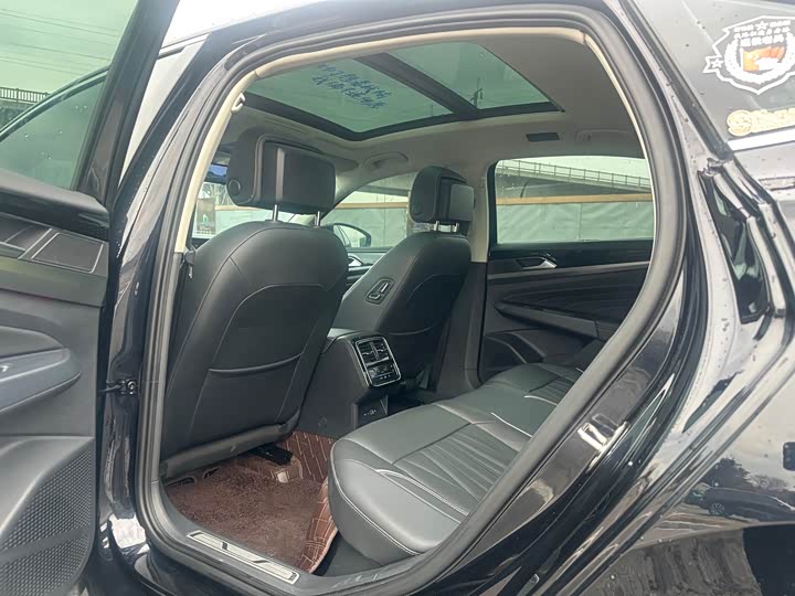 Фото 9 - Volkswagen Passat