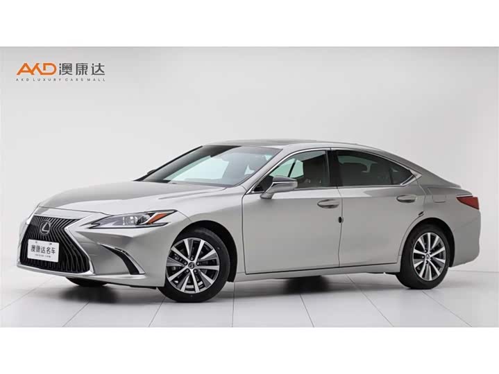 Фото 1 - Lexus ES