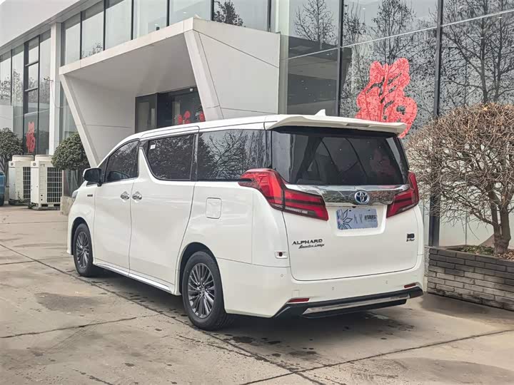 Фото 2 - Toyota Alphard