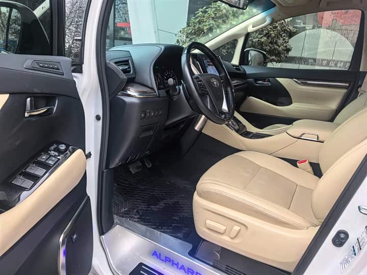 Фото 4 - Toyota Alphard