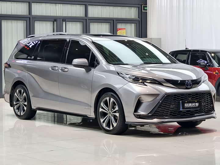 Фото 3 - Toyota Granvia