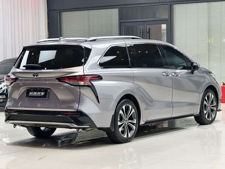 Фото 4 - Toyota Granvia