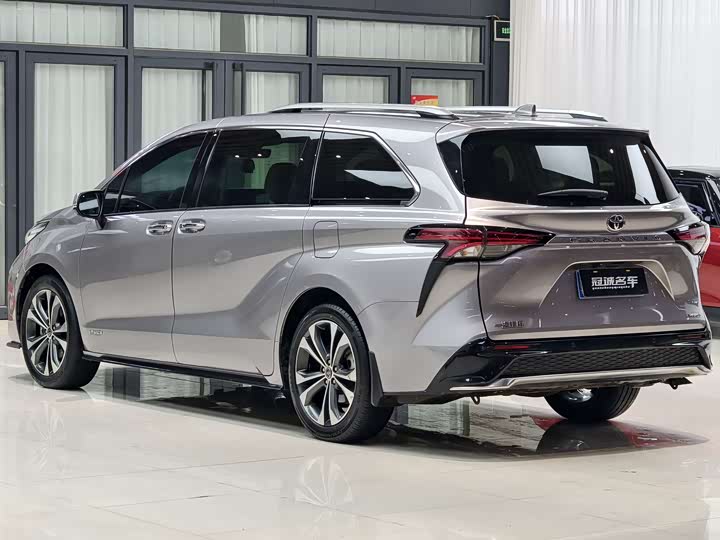 Фото 5 - Toyota Granvia