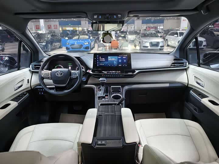 Фото 7 - Toyota Granvia