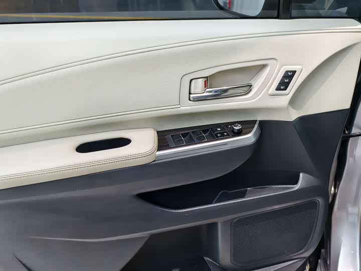 Фото 8 - Toyota Granvia