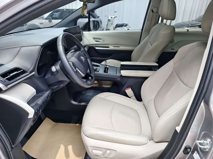 Фото 9 - Toyota Granvia