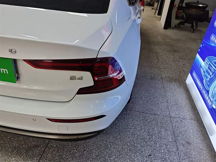 Фото 8 - Volvo S60