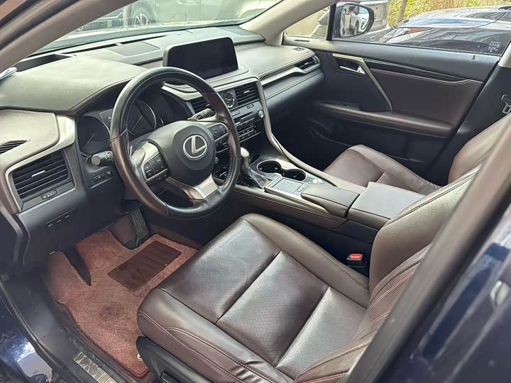 Фото 4 - Lexus RX