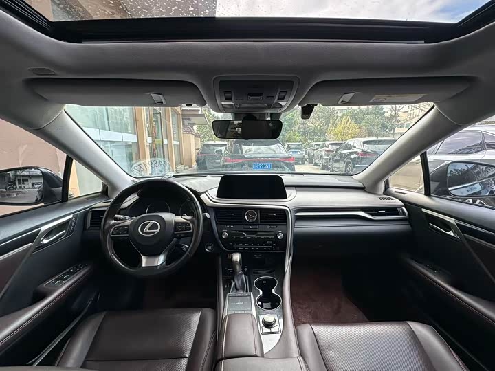 Фото 6 - Lexus RX