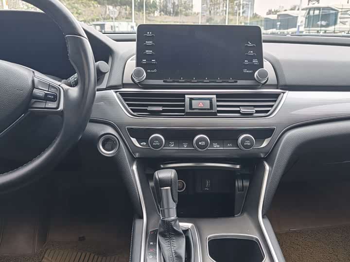 Фото 9 - Honda Accord