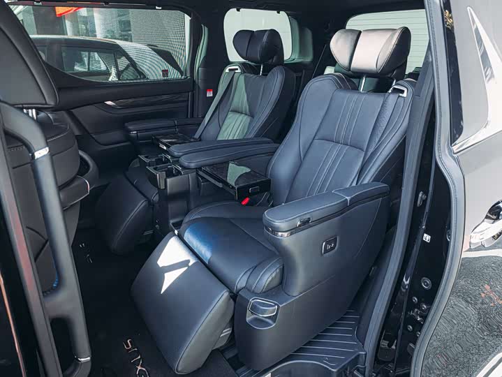 Фото 6 - Lexus LM