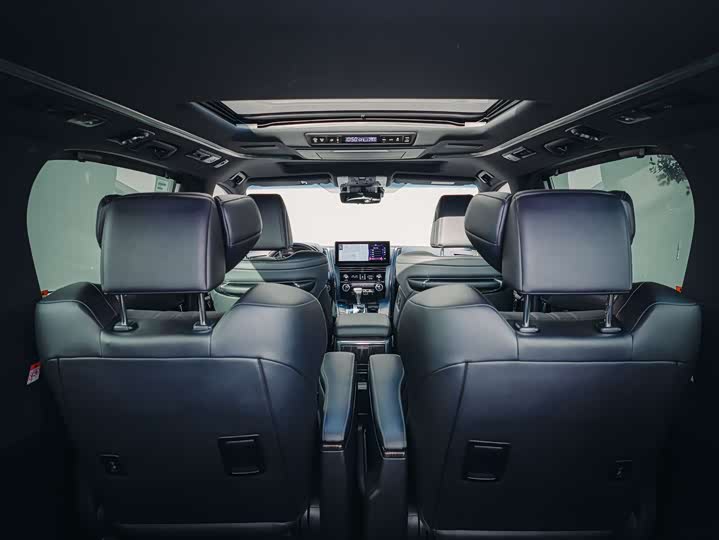 Фото 9 - Lexus LM