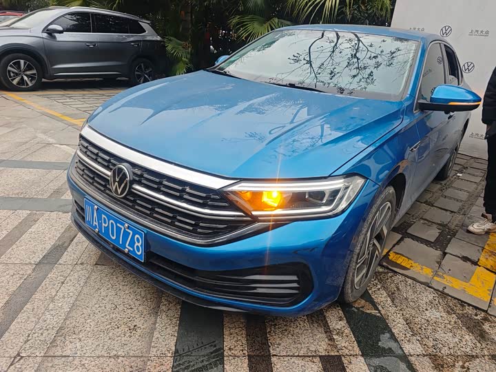 Фото 1 - Volkswagen Sagitar L