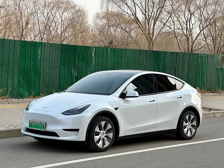 Фото 1 - Tesla Model Y