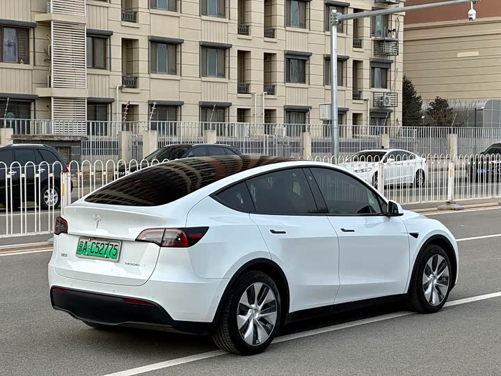 Фото 6 - Tesla Model Y