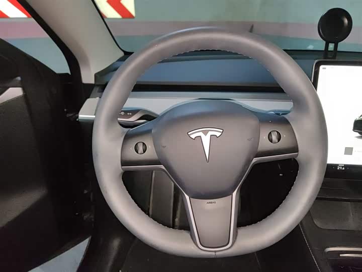 Фото 3 - Tesla Model Y