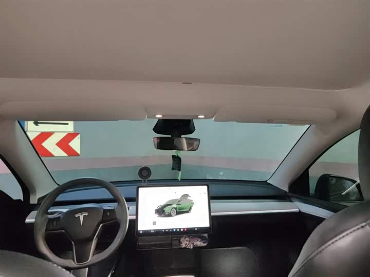 Фото 9 - Tesla Model Y