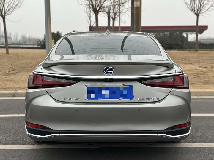 Фото 3 - Lexus ES