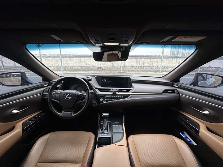 Фото 6 - Lexus ES