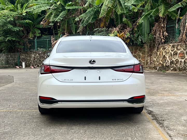 Фото 5 - Lexus ES