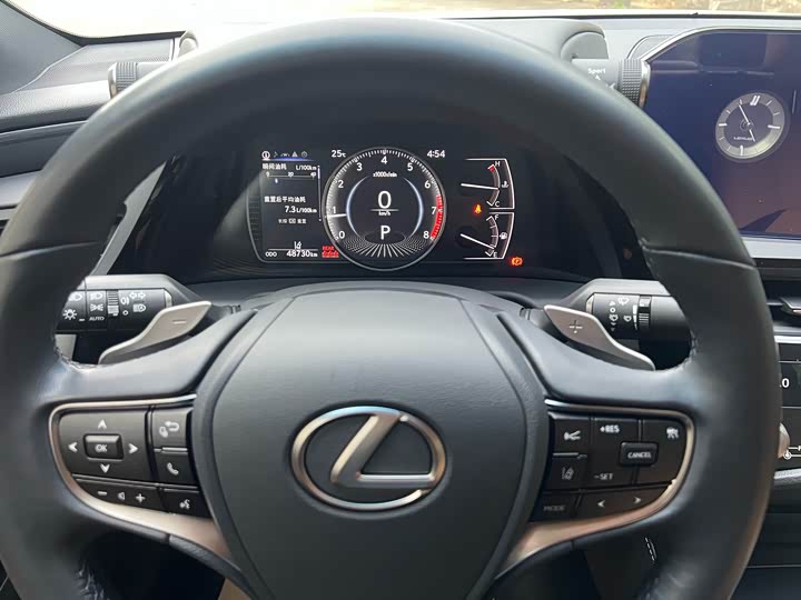 Фото 8 - Lexus ES