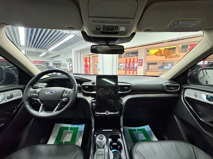 Фото 9 - Ford Explorer