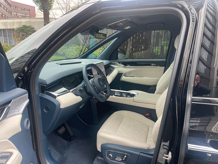 Фото 4 - Zeekr 009