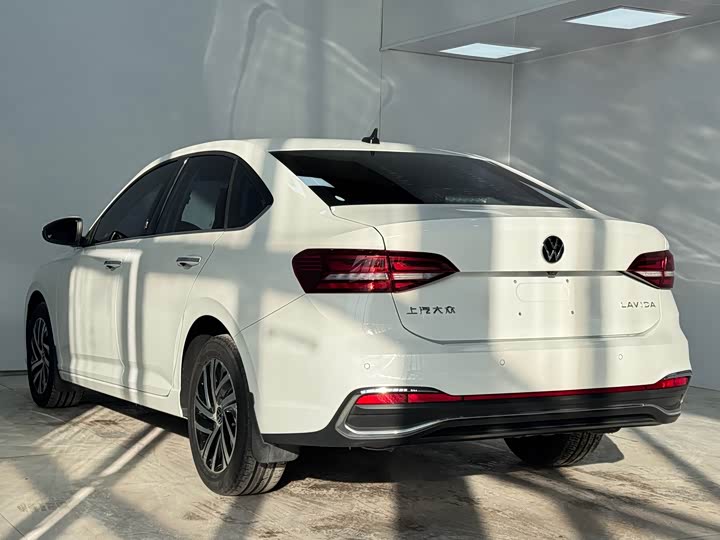 Фото 4 - Volkswagen Lavida